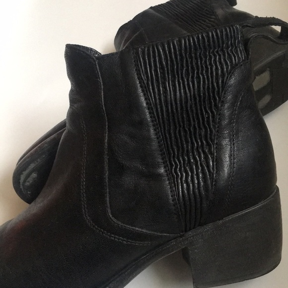 UGG leather Chelsea boots 9 - Picture 2 of 6